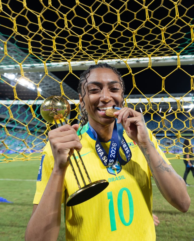 Kerolin smiling in the Brazilian national team uniform