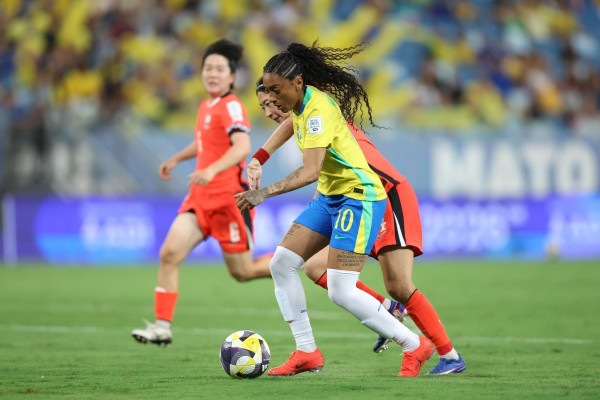 Kerolin in action on the field for the Brazilian National Team