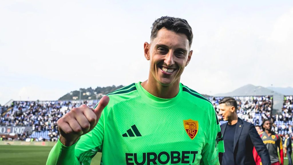 Roma goalkeeper Pierluigi Gollini in action during the match against Como.